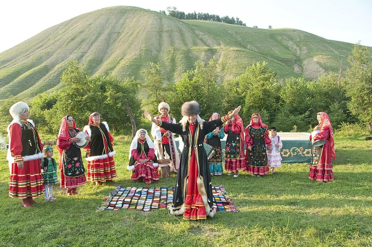 Культура урала фото Файл:Bashkir dance in Yangan-Tau.jpg - Википедия