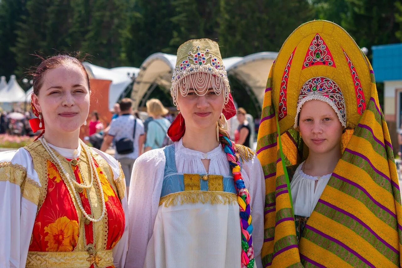 Культура урала фото "Праздничный костюм жителей заводского Урала первой половины XIX века" - Центр т
