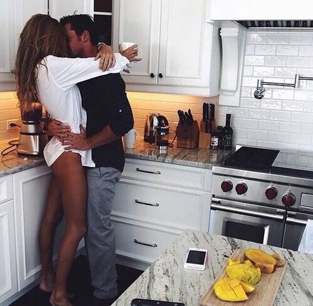 Куни на кухонном столе фото His mommy is the best cook he enjoys showing it to her visiting her from the fut