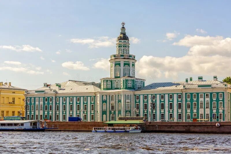 Кунсткамера фото снаружи View on Kunstkamera Museum, Rostral Column, Peter and Paul Fortress Stock Image 