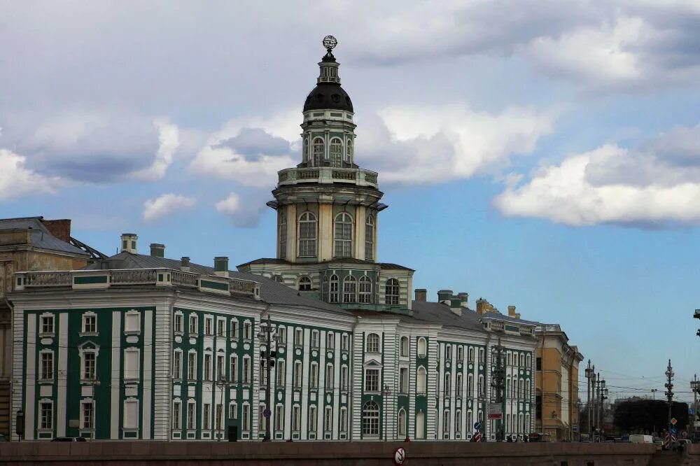 Кунсткамера санкт петербург фото здания Кунсткамера начала работать по сеансам - Российская газета