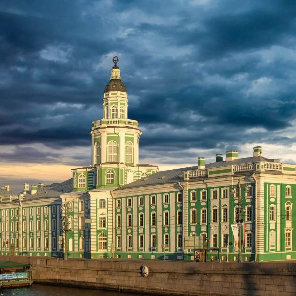 Кунсткамера санкт петербург фото здания Музей "Кунсткамера" для семьи в подарок в Москве Купить подарочный сертификат по