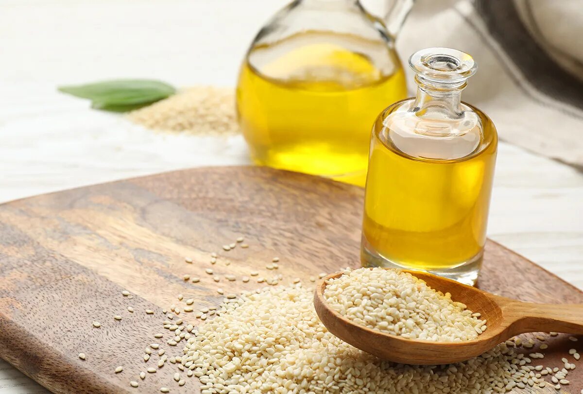 Кунжутное масло фото 5 Hair Benefits of Sesame Oil & How to Use It - eMediHealth