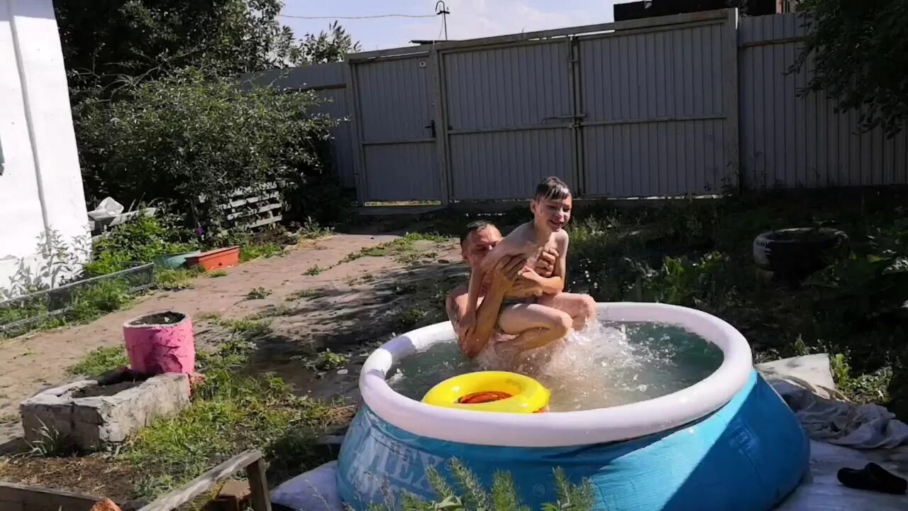 Купаемся на даче фото Жара, дача, бассейн. - YouTube
