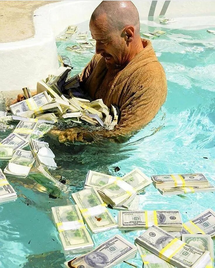 Купается в деньгах фото What would you do if this happened to you? photo via @dollars Breaking bad, Seri