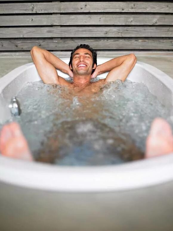Купается в ванне фото Sauna Whirlpool Badideen Dampfbad Solarium Badewannen