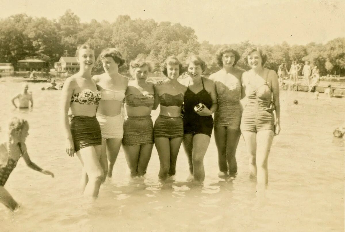Купальник 50 годов фото Винтажные фотографии молодых девушек в купальниках 1950-х годов - Интересное в с