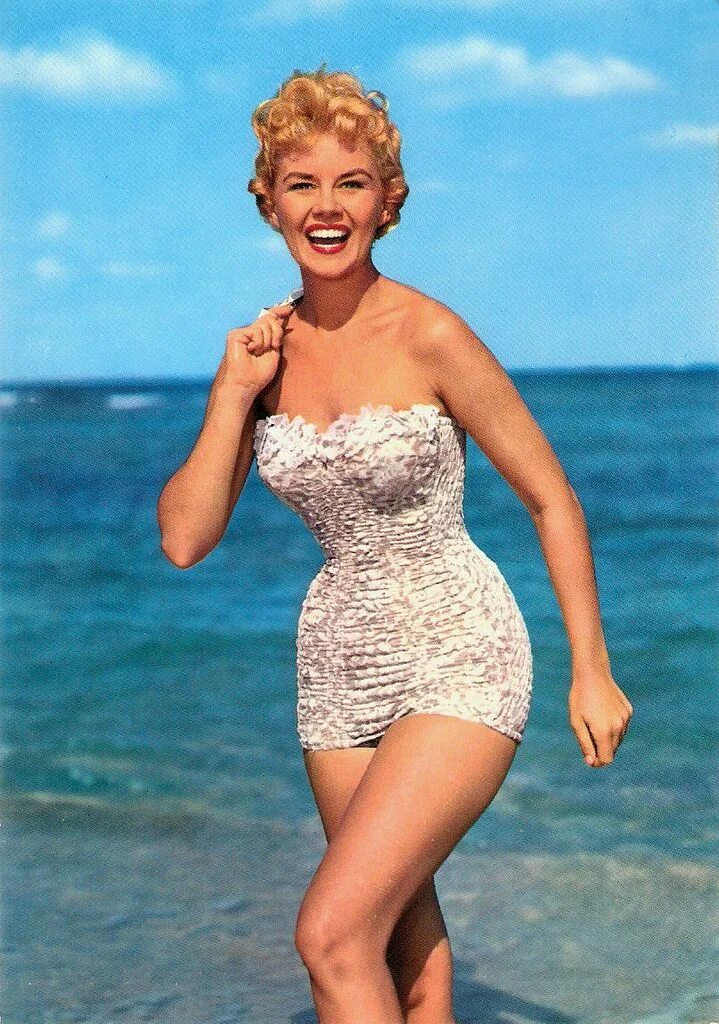 Купальник 50 годов фото A Smile Like Yours Vintage swimwear, Retro swimwear, Celebrities female