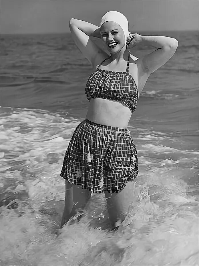 Купальник 50 годов фото 1950s: Woman in swimwear. (Photo by George Marks/Retrofile/Getty Images) The bik