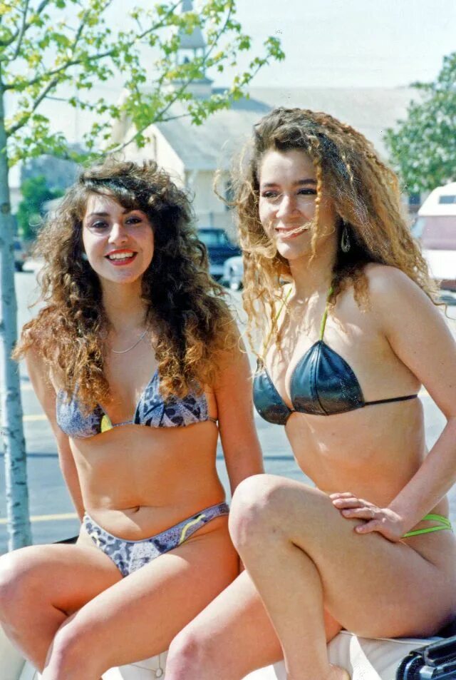 Купальники 90 годов фото Perm Hairstyle: The Favorite Hairdo of Young Women in the 1980s Permed hairstyle