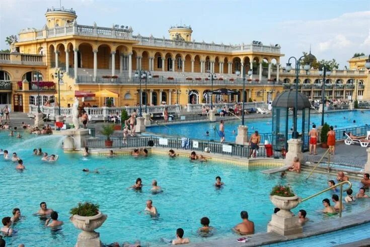 Купальня сеченьи будапешт городской парк фото Budapest - Széchenyi Gyógyfürdő Top travel destinations, Budapest travel, Cool p