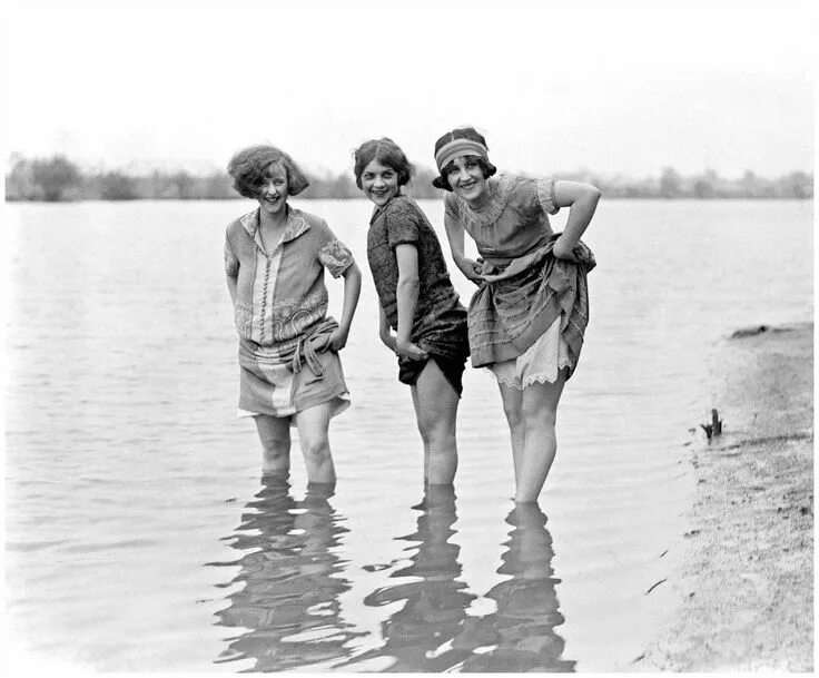 Купание ретро фото Models, Washington fashion show, 1924 ::SemAp FB SemAp G+:: Vintage beach photos