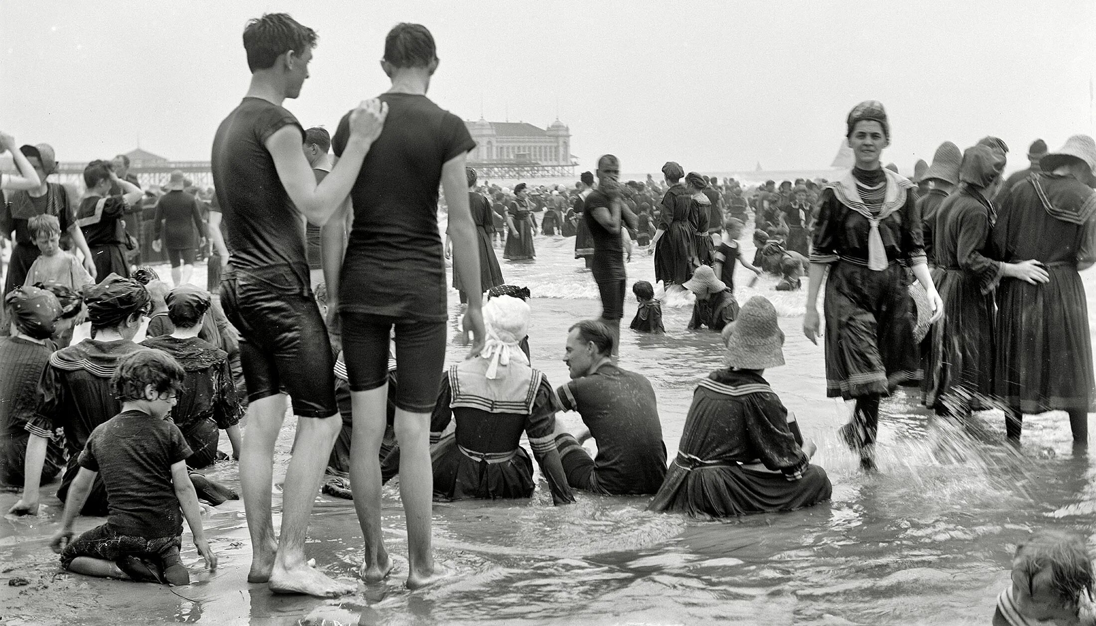 Купание ретро фото 40 Interesting Vintage Photos That Capture Everyday Life in Atlantic City From t