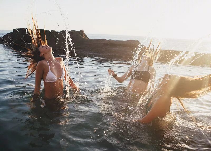 Купание в воде фото Swandive Fotos amigas, Foto, Fotos familiares en la playa