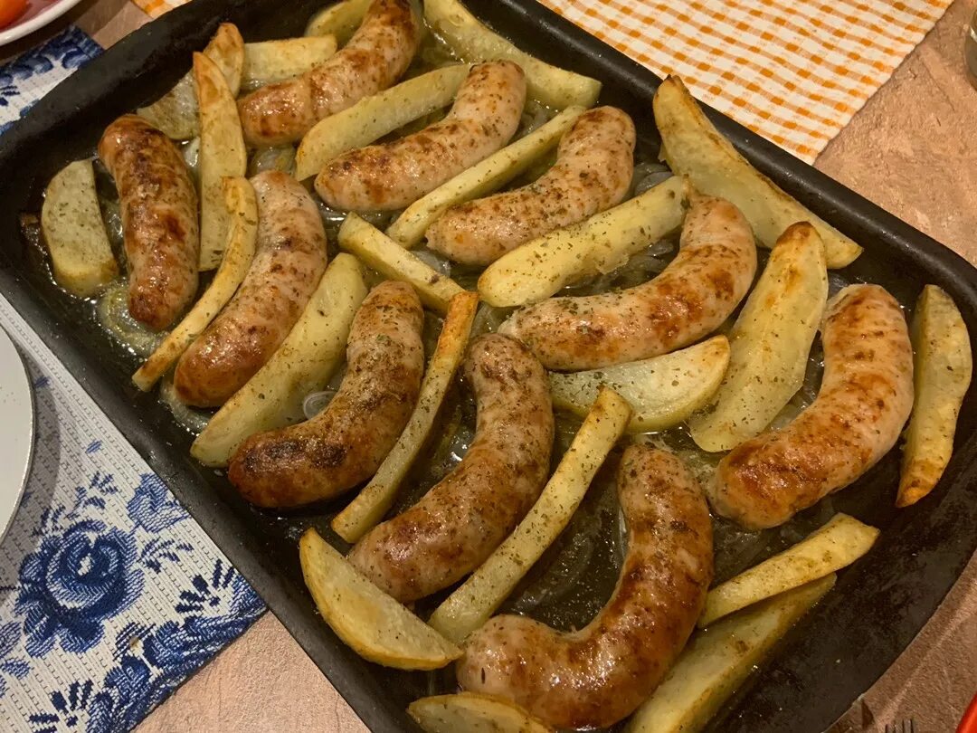 Купаты с картошкой рецепт с фото Можно ли запечь купаты в духовке фото - Тоши Суши