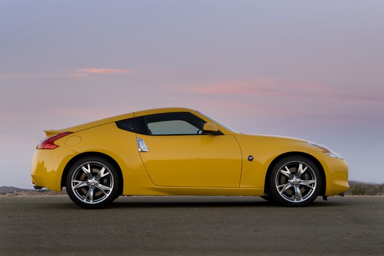 Купе машина фото 2010 Nissan 370Z Coupe - Picture / Pic / Image Nissan 370z, Nissan, Nissan 350z