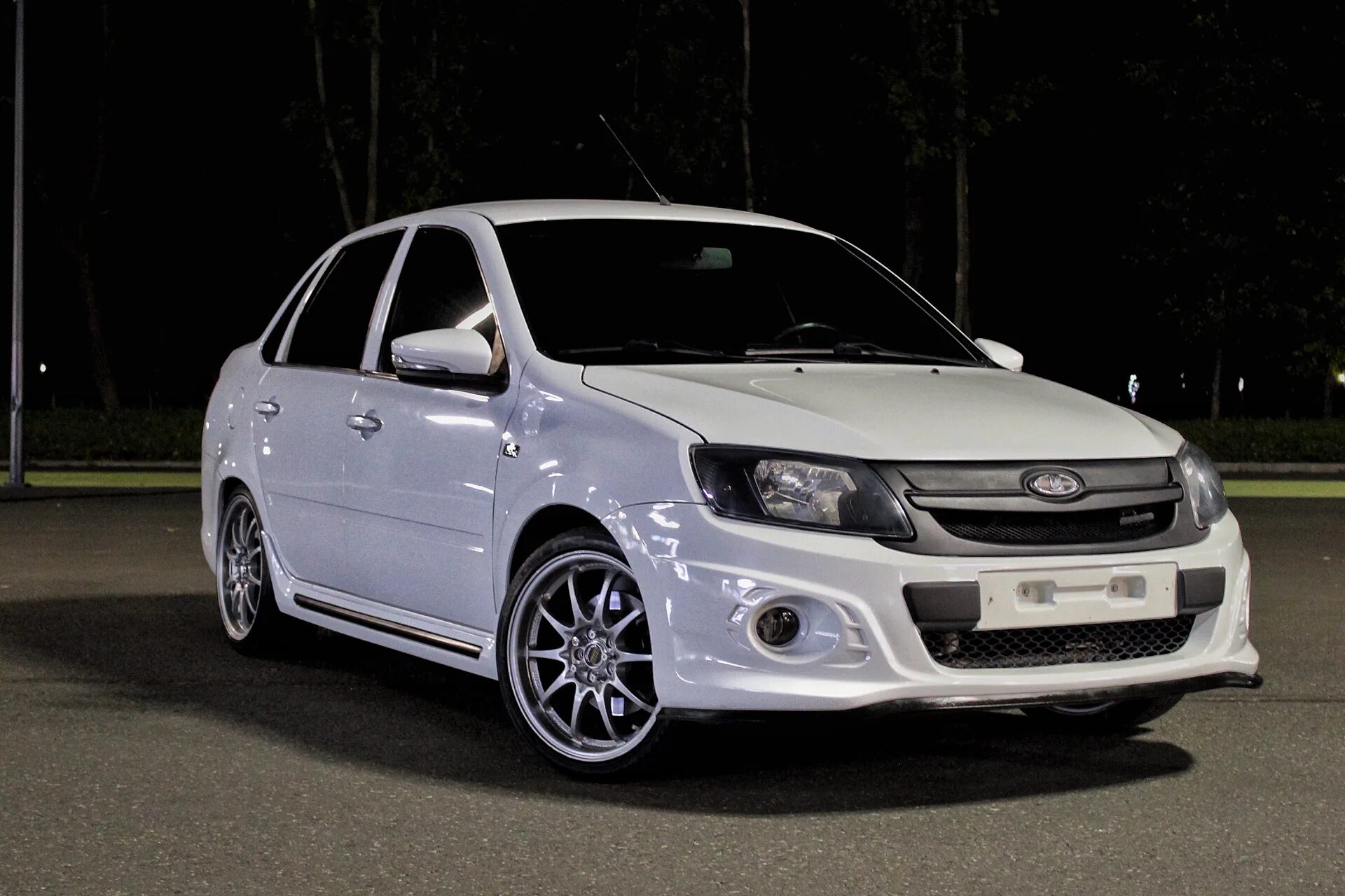 Купил новую гранту тюнинг нивы Фотосъёмка - Lada Granta Sport, 1,6 л, 2014 года фотография DRIVE2