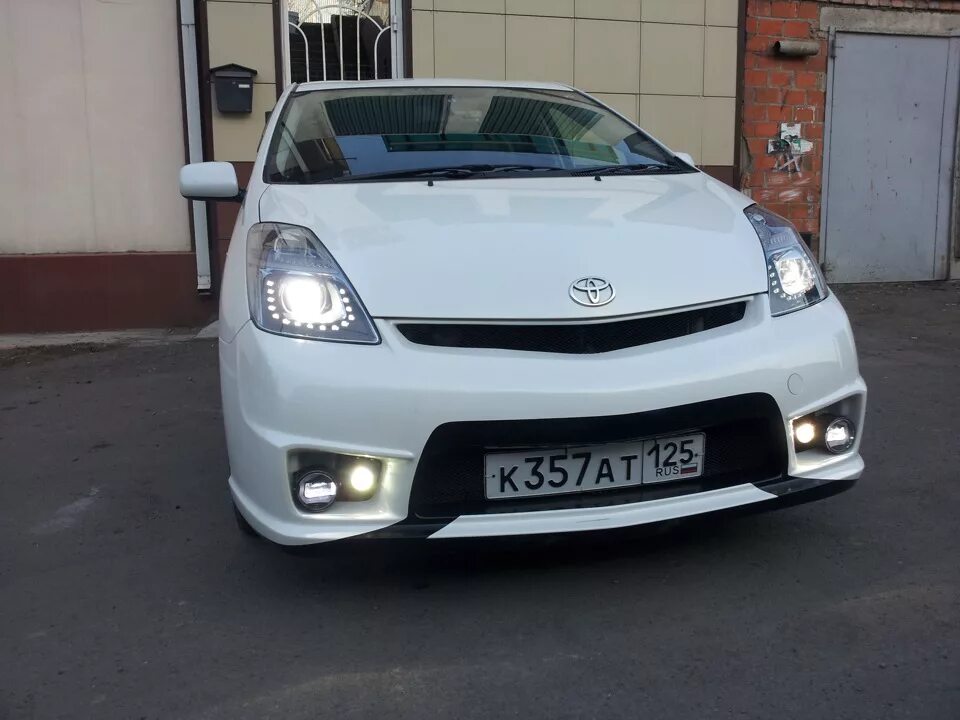 Купить бампер приус 20 тюнинг Тюнинг бампер Aero Tech Japan + фонарики:) - Toyota Prius (20), 1,5 л, 2008 года