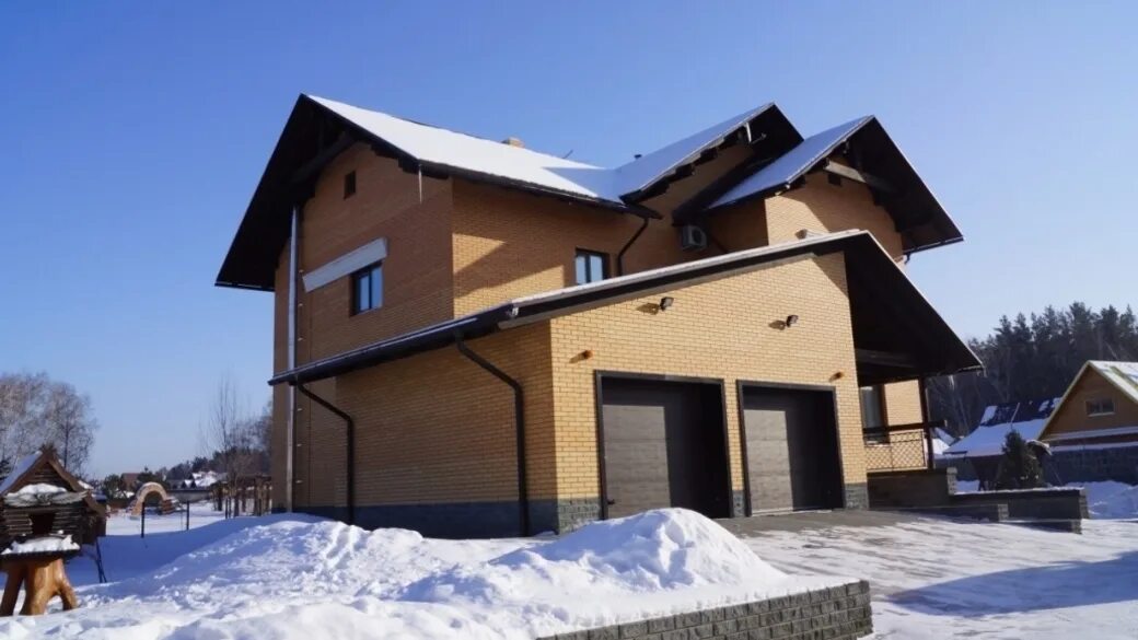 Купить дом в барнауле цена фото Коттедж под Барнаулом выставили на продажу за 55 млн рублей. Фото