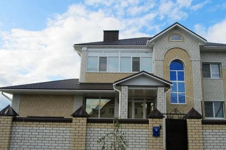 Купить дом в энгельсе фото Продам дом 350 кв.м. с земельным участком 10 соток в городе Энгельсе, Саратовско