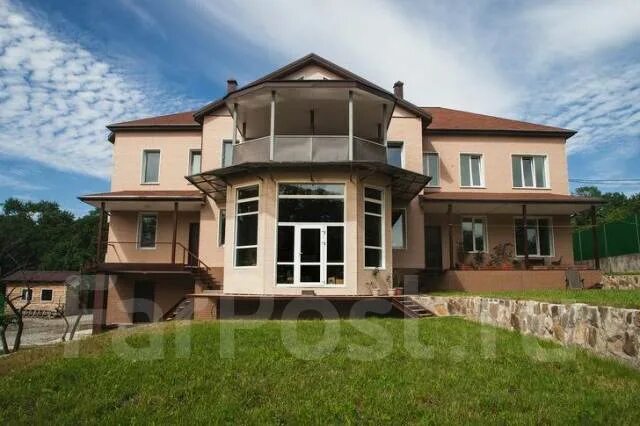 Купить дом во владивостоке с фото Дом с двумя отдельными входами и большим участком, 2 800 кв. м. 466,0 кв. м. Цен