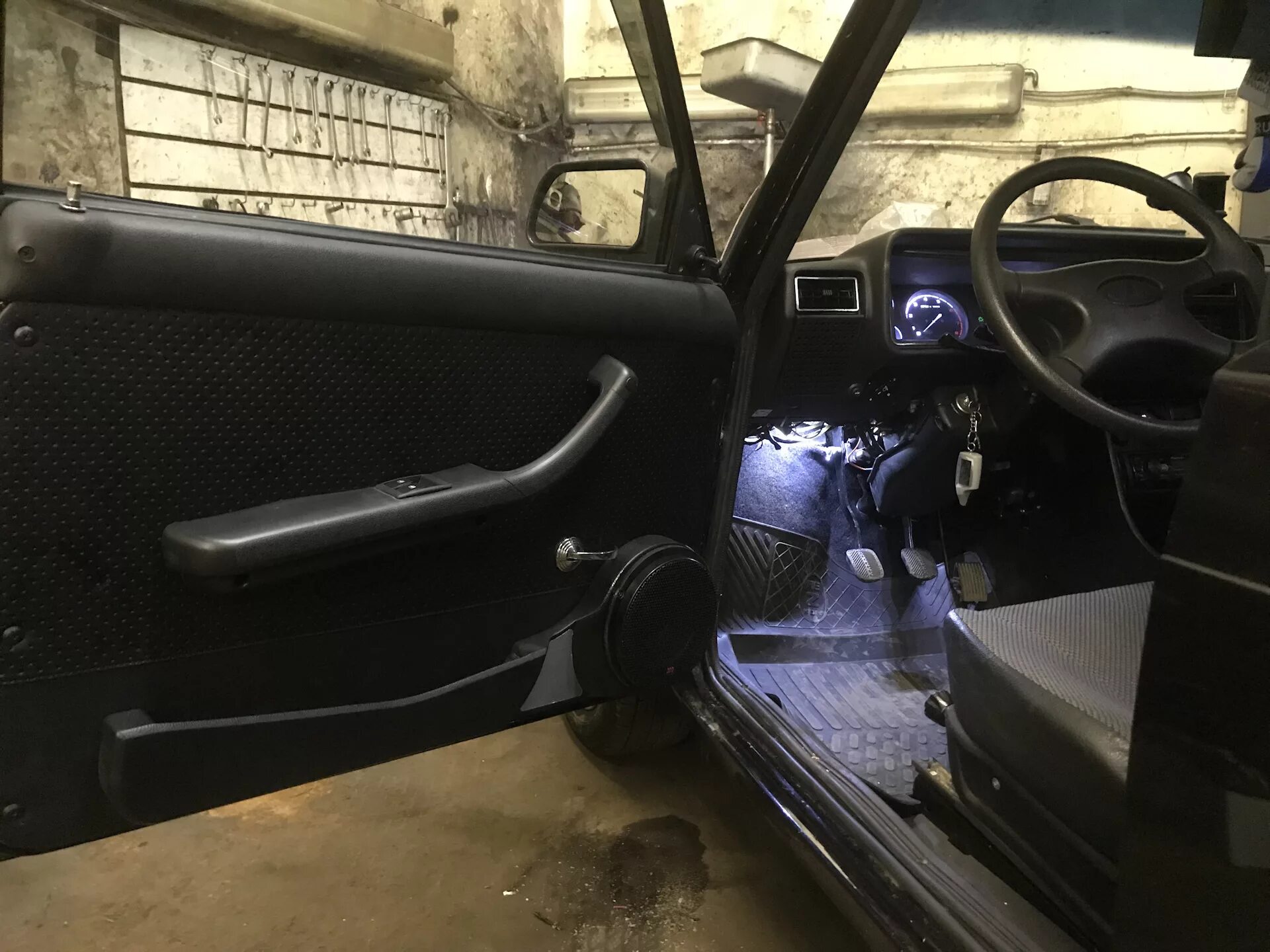 Купить дверные карты на 2107 тюнинг Дверные обшивки тюнинг на 2107 - Lada 21074, 1,6 л, 2010 года стайлинг DRIVE2