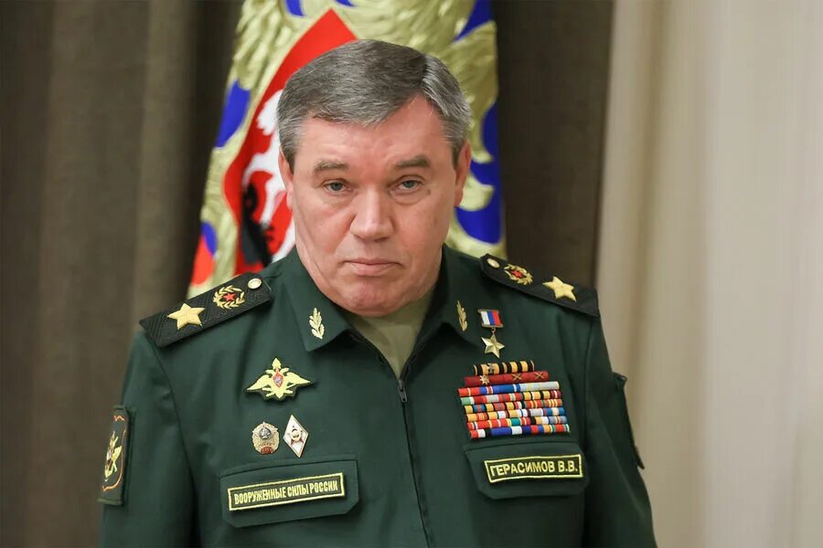 Купить фото генералов У нас не было колебаний". В Киеве признали попытку покушения на главу Генштаба Р
