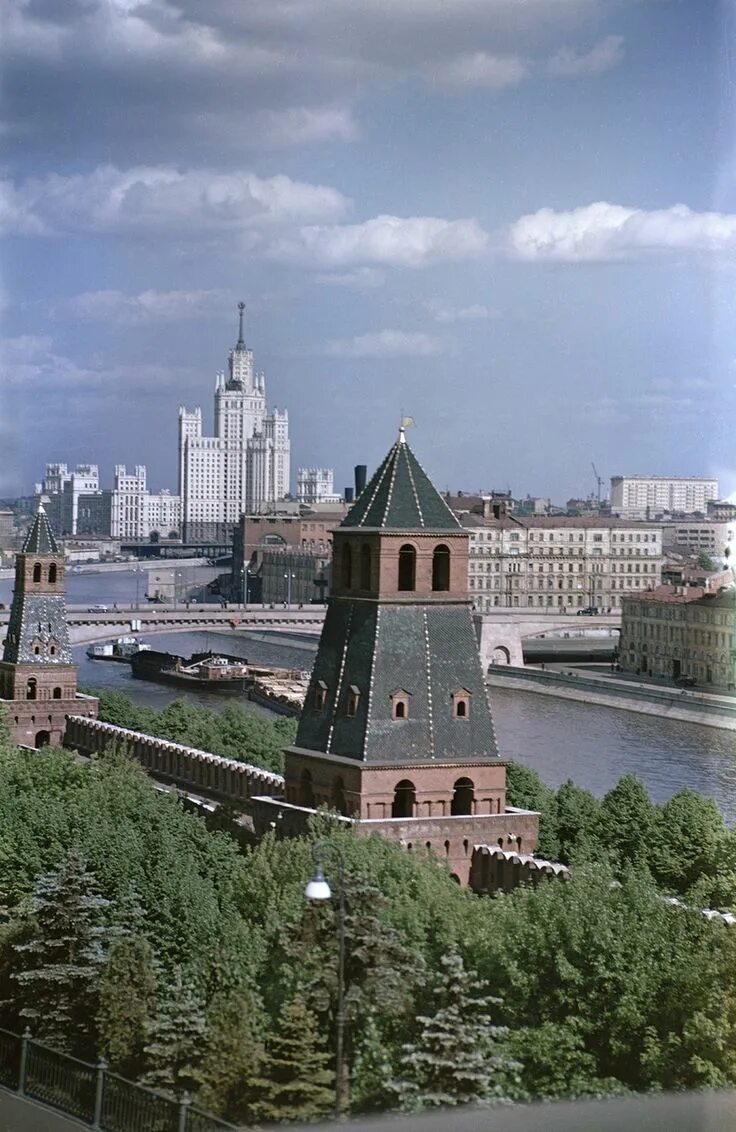 Купить фото москвы 50 Москва 1950-х в цвете Старые фотографии, Городская архитектура, Места