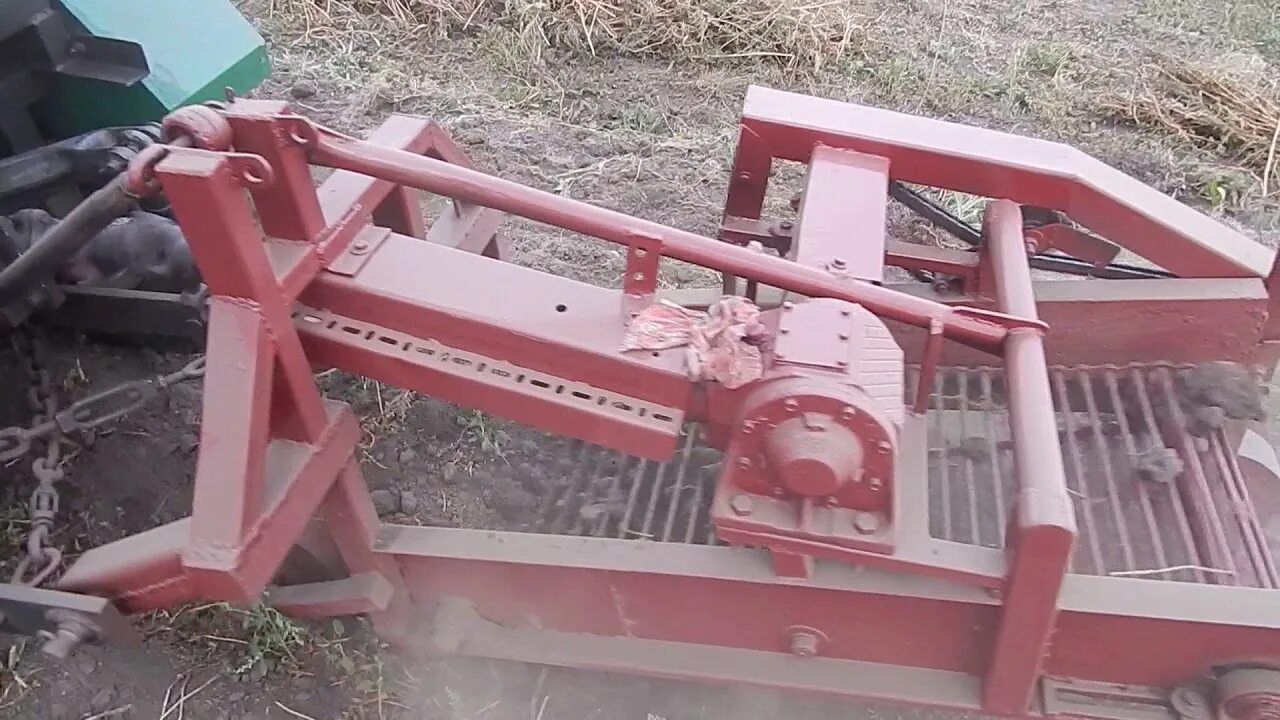 Купить картофелекопалку самодельный на минитрактор на авито Т-25 Картофелекопалка своими руками Handmade automatic potato digger - YouTube