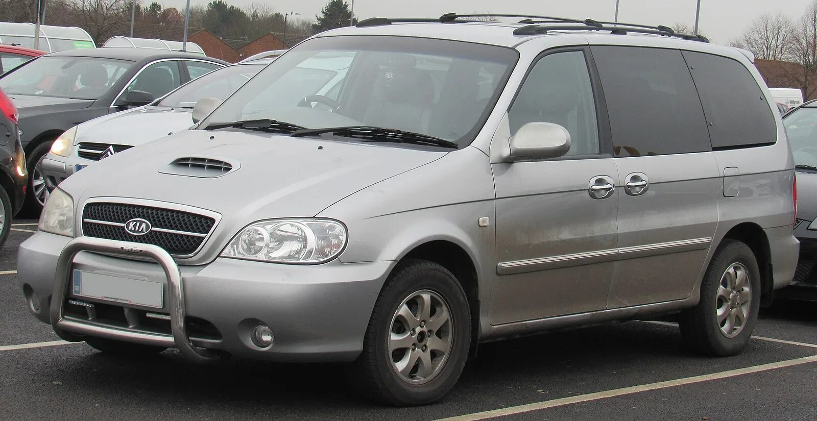 Купить киа карнивал фото File:2006 Kia Sedona SE+ 3.0.jpg - Wikimedia Commons
