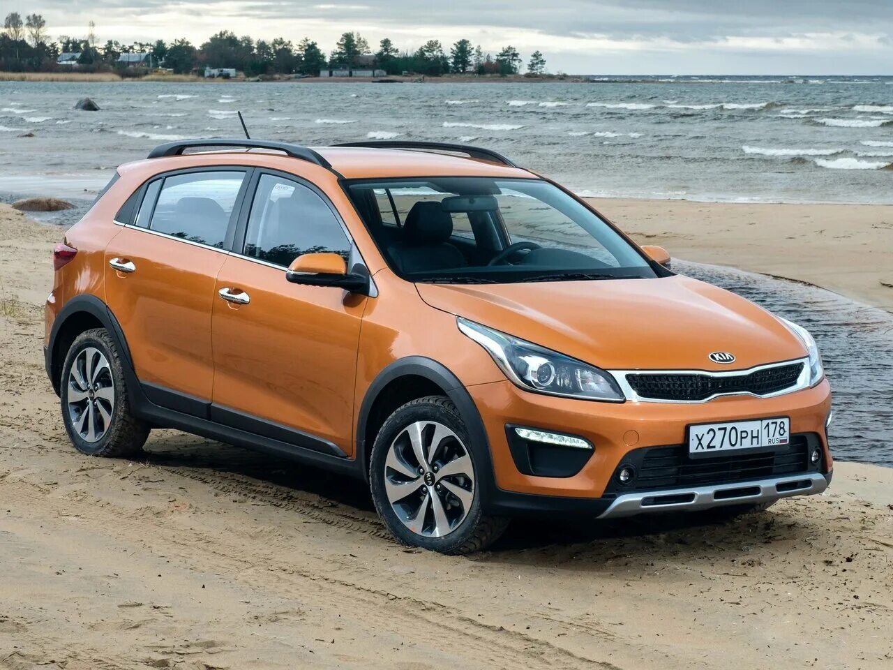 Купить киа рио х фото Сравнение Honda Fit и Kia Rio X-Line по характеристикам, стоимости покупки и обс
