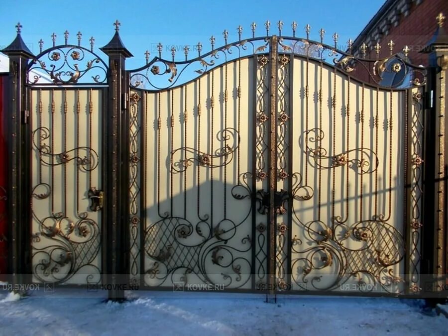 Купить кованые ворота цена фото Кованые ворота фото цена Каталог ворот распашных металлических с калиткой на зак