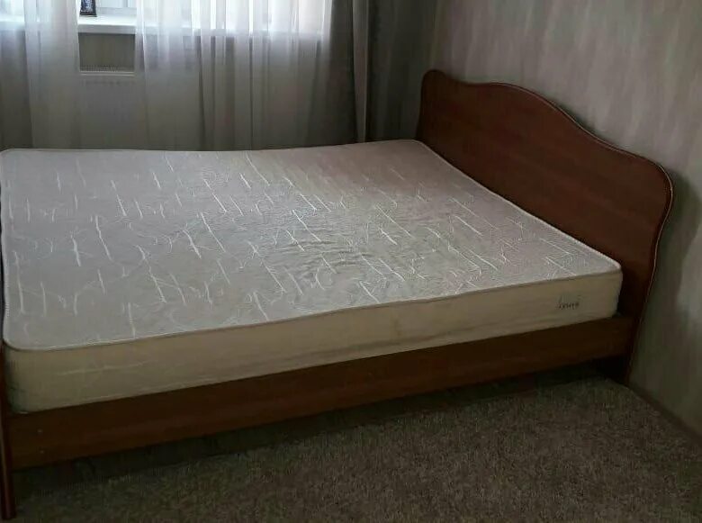 Купить кровать на авито фото Кровать бу двуспальная с матрасом - купить в Краснодаре, цена 1 500 руб., продан