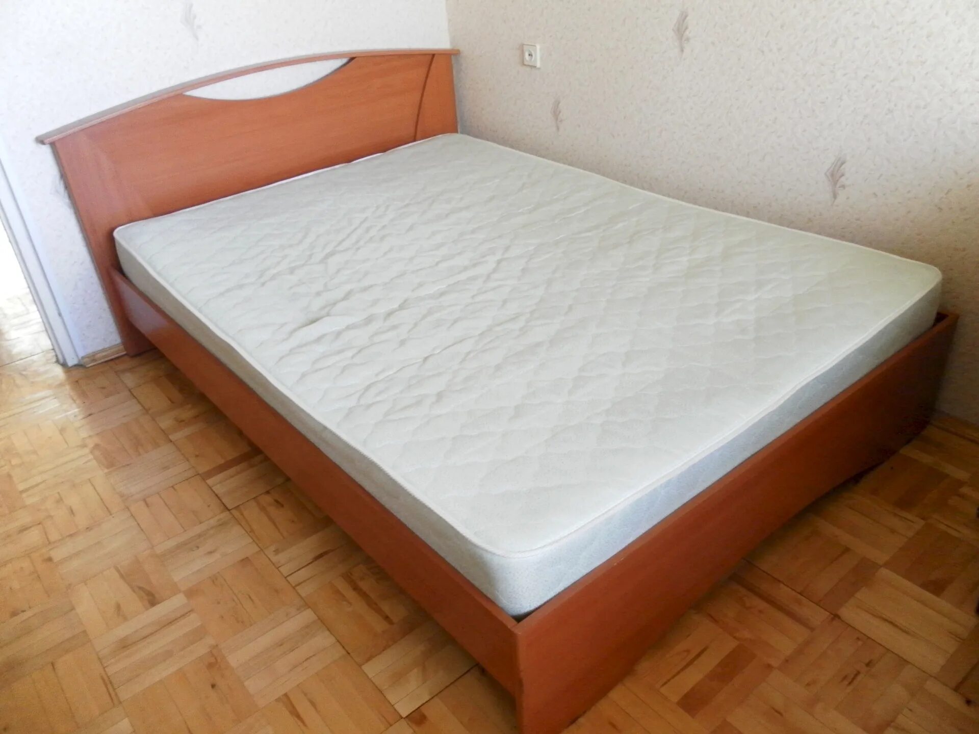 Купить кровать на авито фото продаю двуспальную кровать : Мебель. Купить - Продать