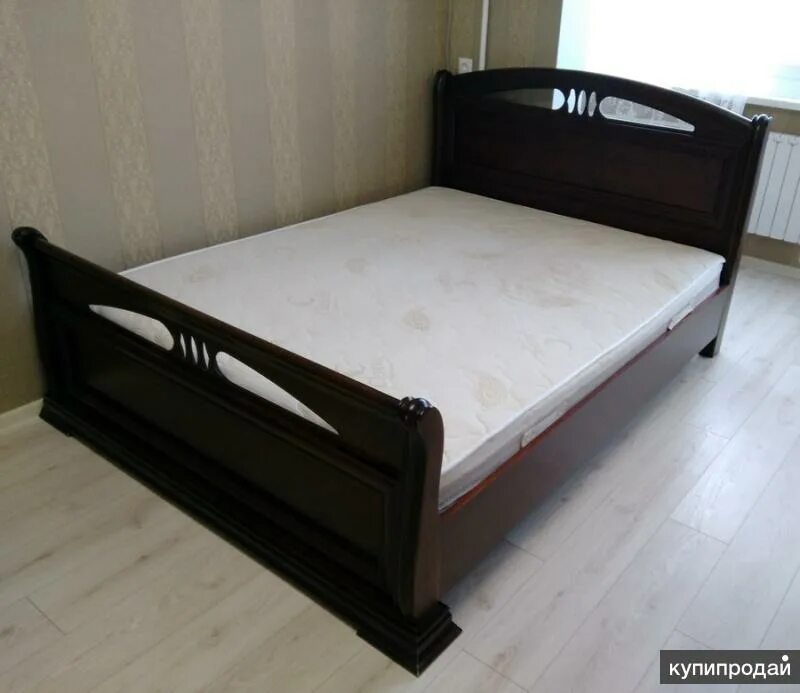 Купить кровать на авито фото Продаю двухспальную кровать с матрасом в Краснодаре