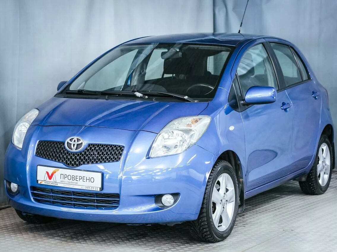 Купить машину б у цена фото Купить б/у Toyota Yaris II 1.3 AT (87 л.с.) бензин автомат в Санкт-Петербурге: с