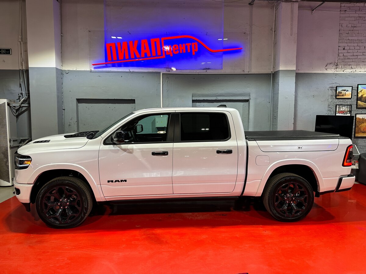 Купить машину фото цена москва Купить новый Ram 1500 V Crew Cab 5.7 AT (395 л.с.) 4WD бензин автомат в Москве: 