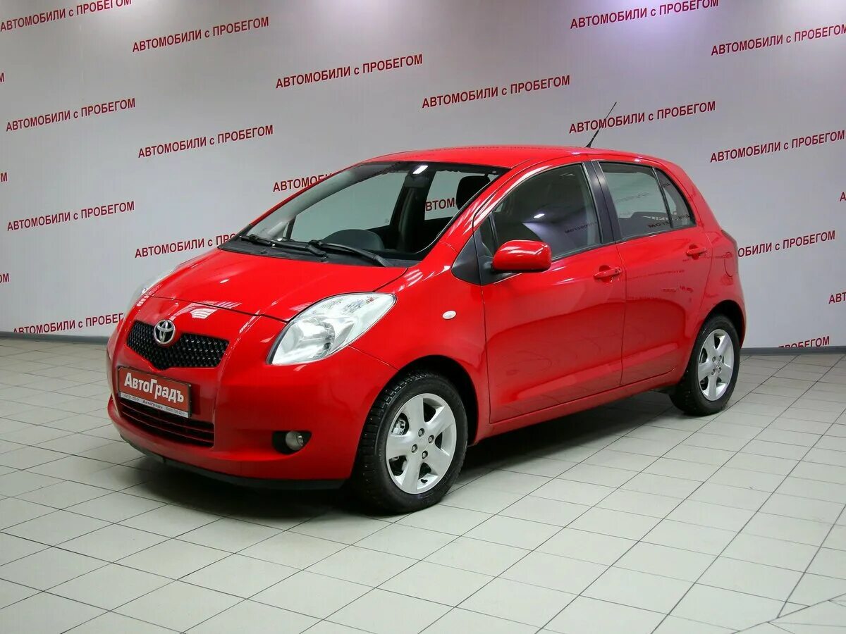 Купить машину фото цена волгоград Купить б/у Toyota Yaris II 1.3 AT (87 л.с.) бензин автомат в Москве: красный Той
