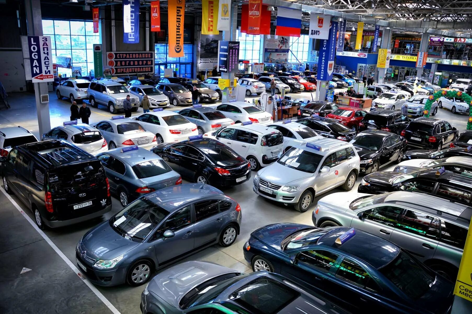 Купить машину в россии с фото Автосалон автомобилей с пробегом фото