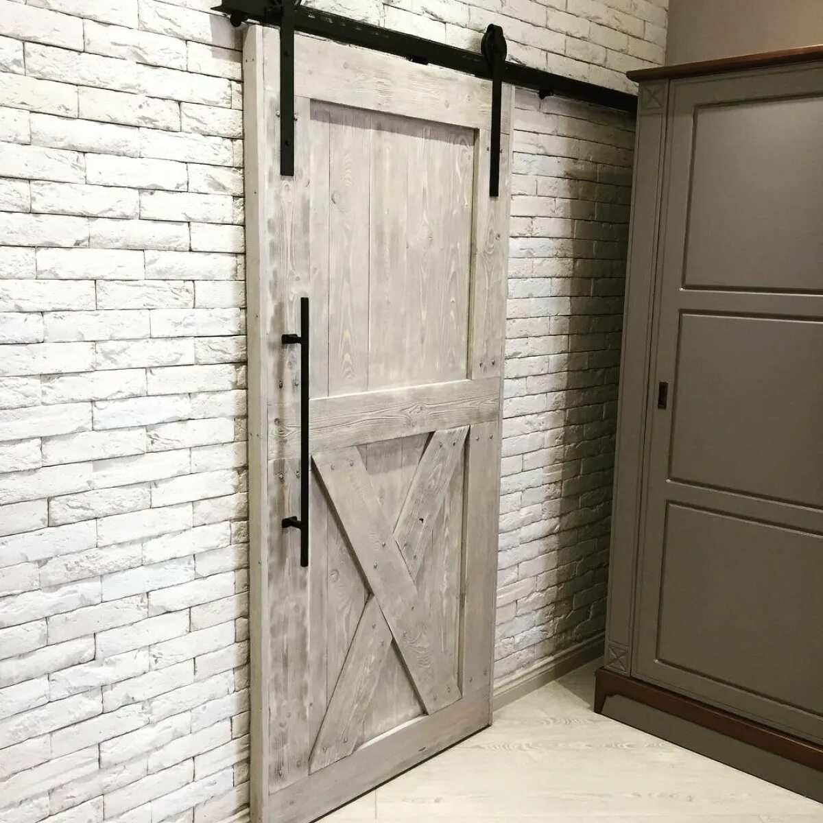Купить межкомнатную дверь в стиле лофт Pin di Vera Severova su Обучение дизайн Stile loft