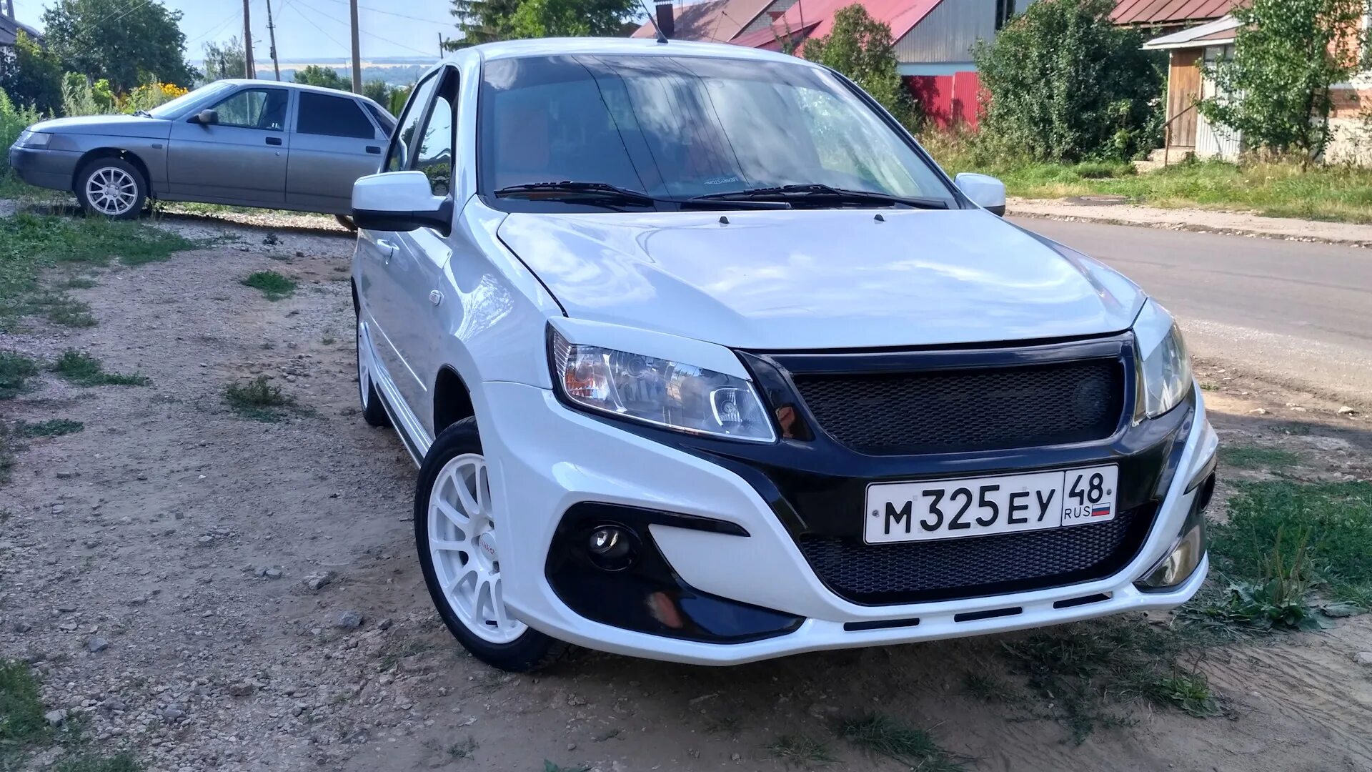 Купить на гранту тюнинг Lada Гранта 1.6 бензиновый 2013 Elemento на DRIVE2