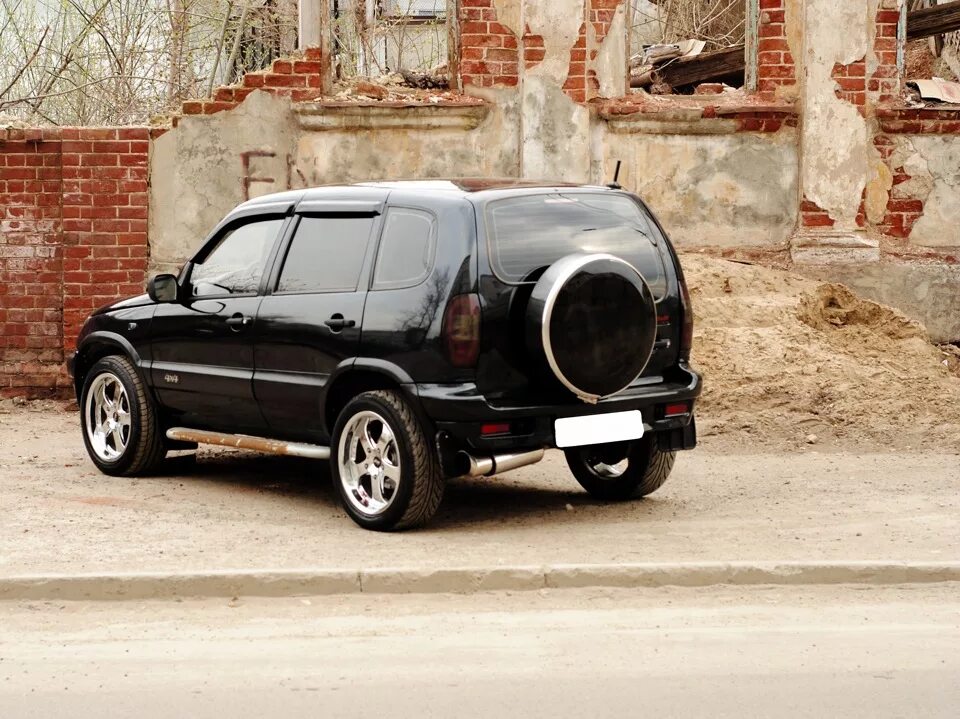 Купить на озоне для тюнинга нивы шевроле R 18 плюсы и минусы))) - Chevrolet Niva, 1,7 л, 2006 года колёсные диски DRIVE2