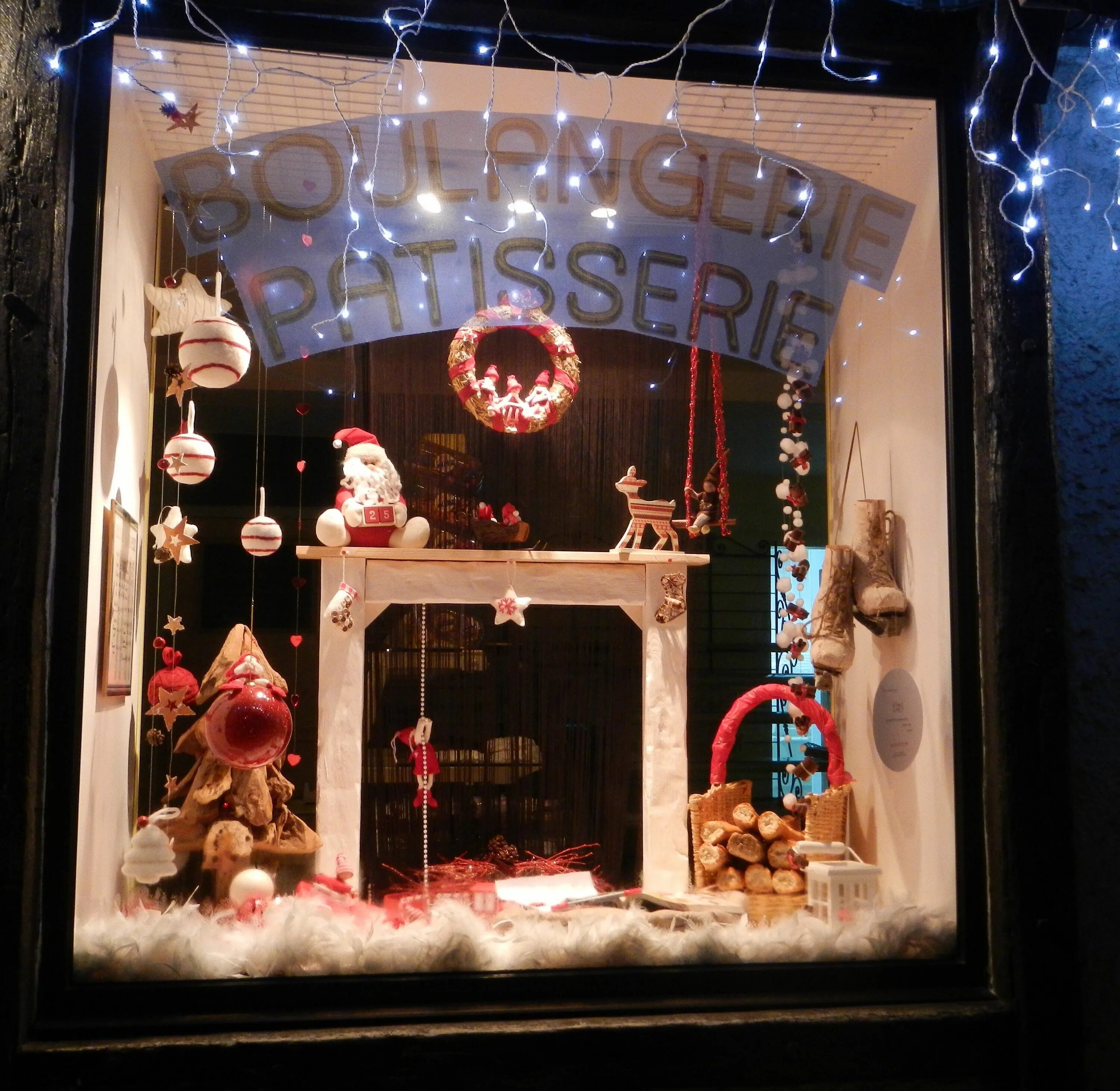 Купить новогодний декор для витрин decoration Vitrine de Noël tradition rouge blanc Decoration vitrine noel, Deco v