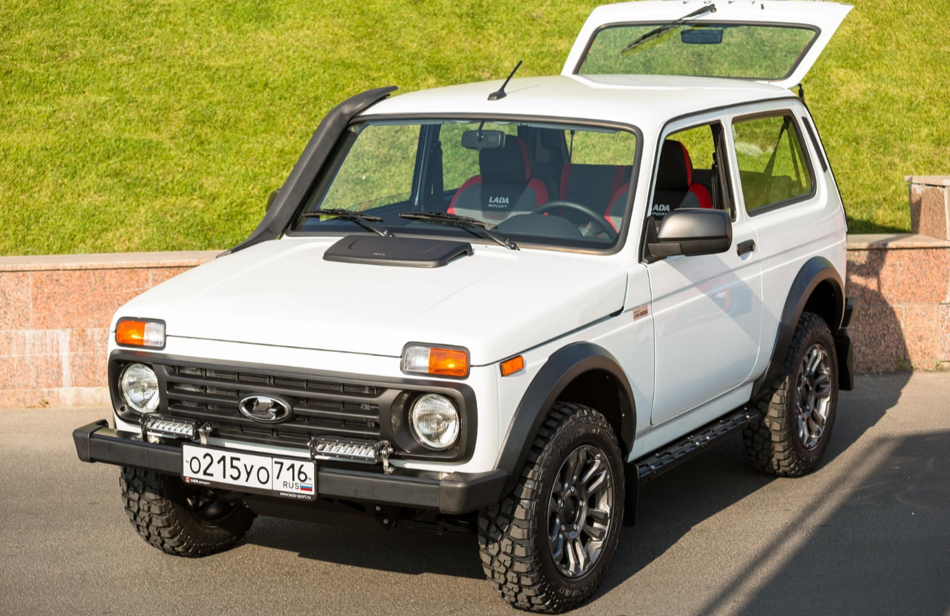 Купить новую ниву фото Powered by Lada Sport. Новую Lada Niva Sport показали на качественных фото