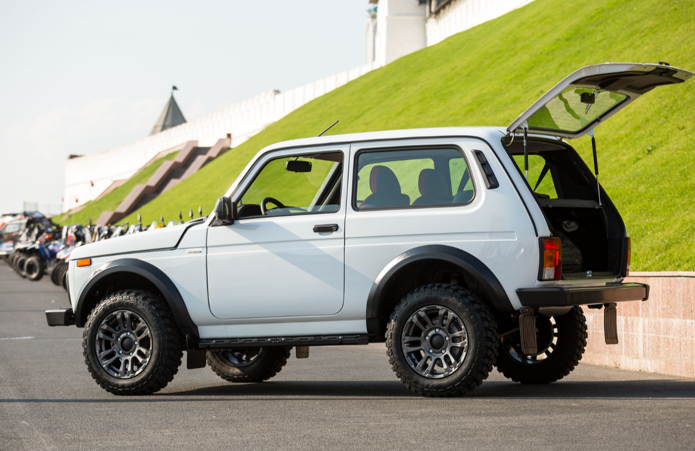 Купить новую ниву фото Powered by Lada Sport. Новую Lada Niva Sport показали на качественных фото