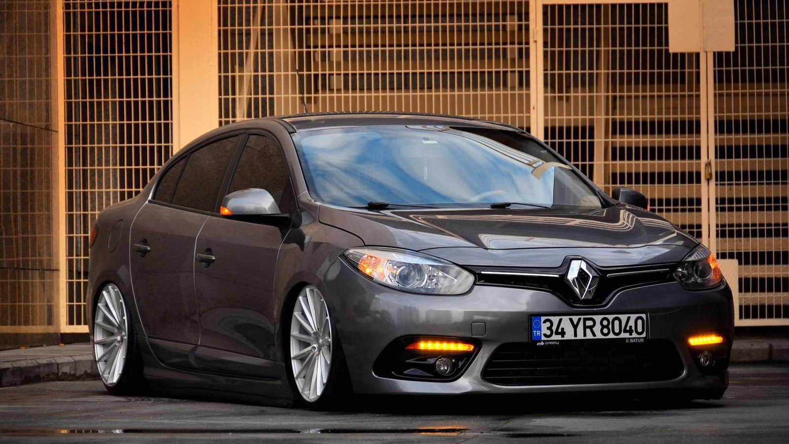 Купить обвес тюнинг на рено флюенс Renault Fluence 1.6 бензиновый 2012 на DRIVE2