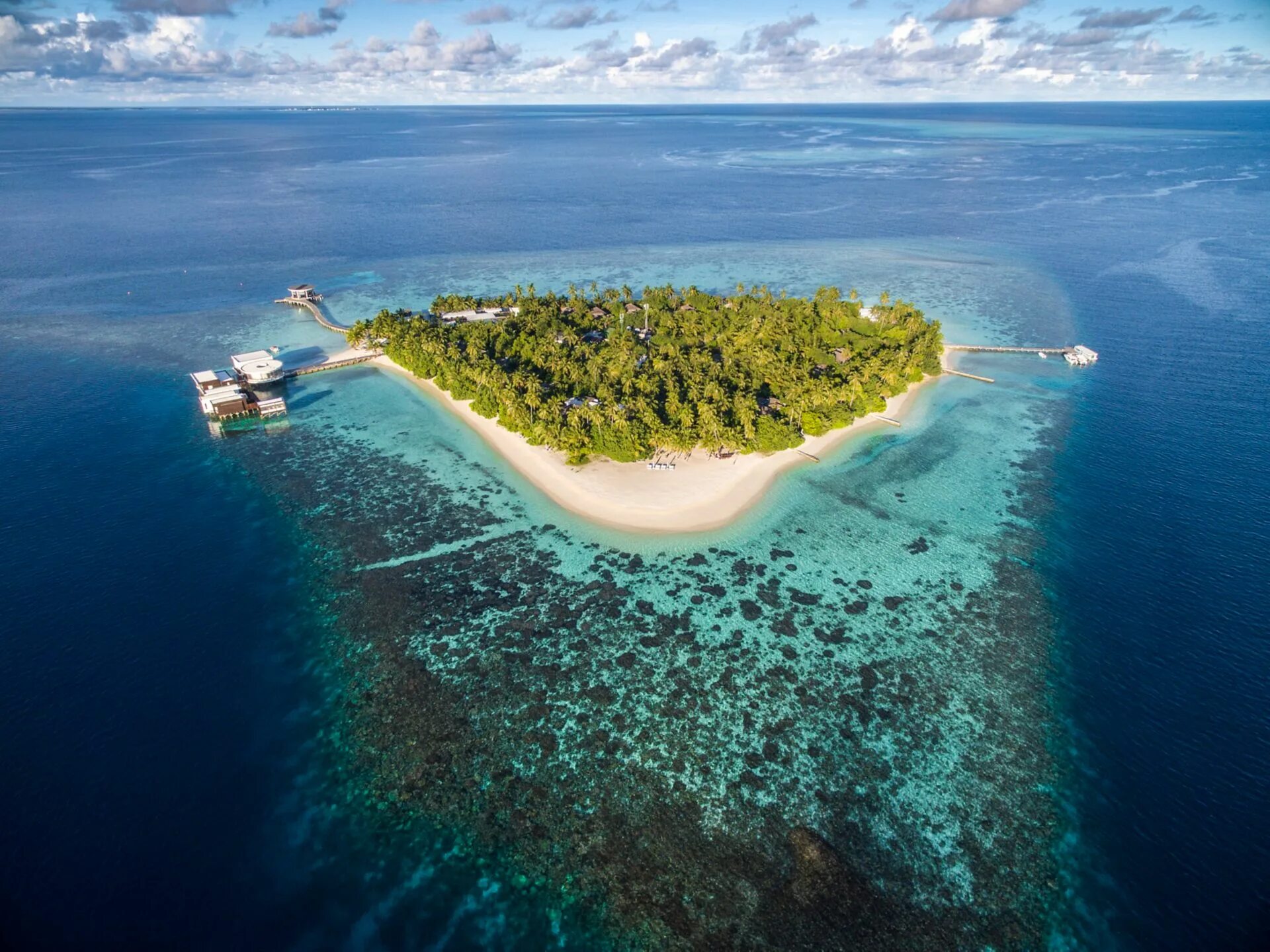 Купить остров в океане фото Raffles Maldives Meradhoo Raffles Maldives
