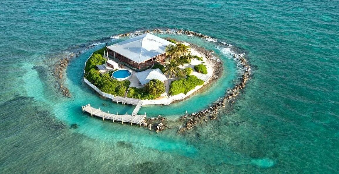 Купить остров в океане цены с фото East Sister Island, Wave House & Saxby Reef