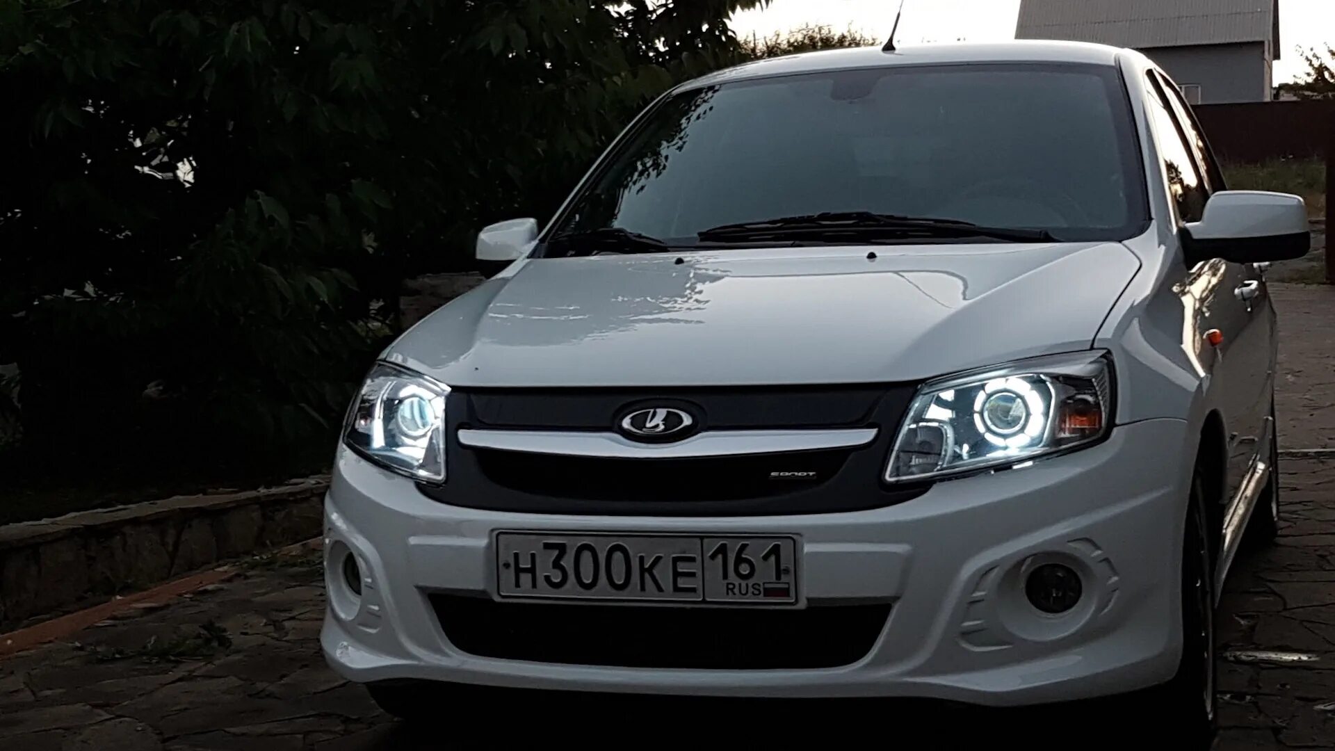 Купить передние тюнинг фары на гранту Lada Granta Sport 1.6 бензиновый 2015 1.6 TURBO на DRIVE2
