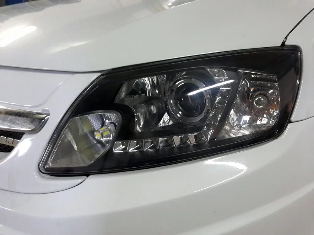 Купить передние тюнинг фары на гранту Lada Granta